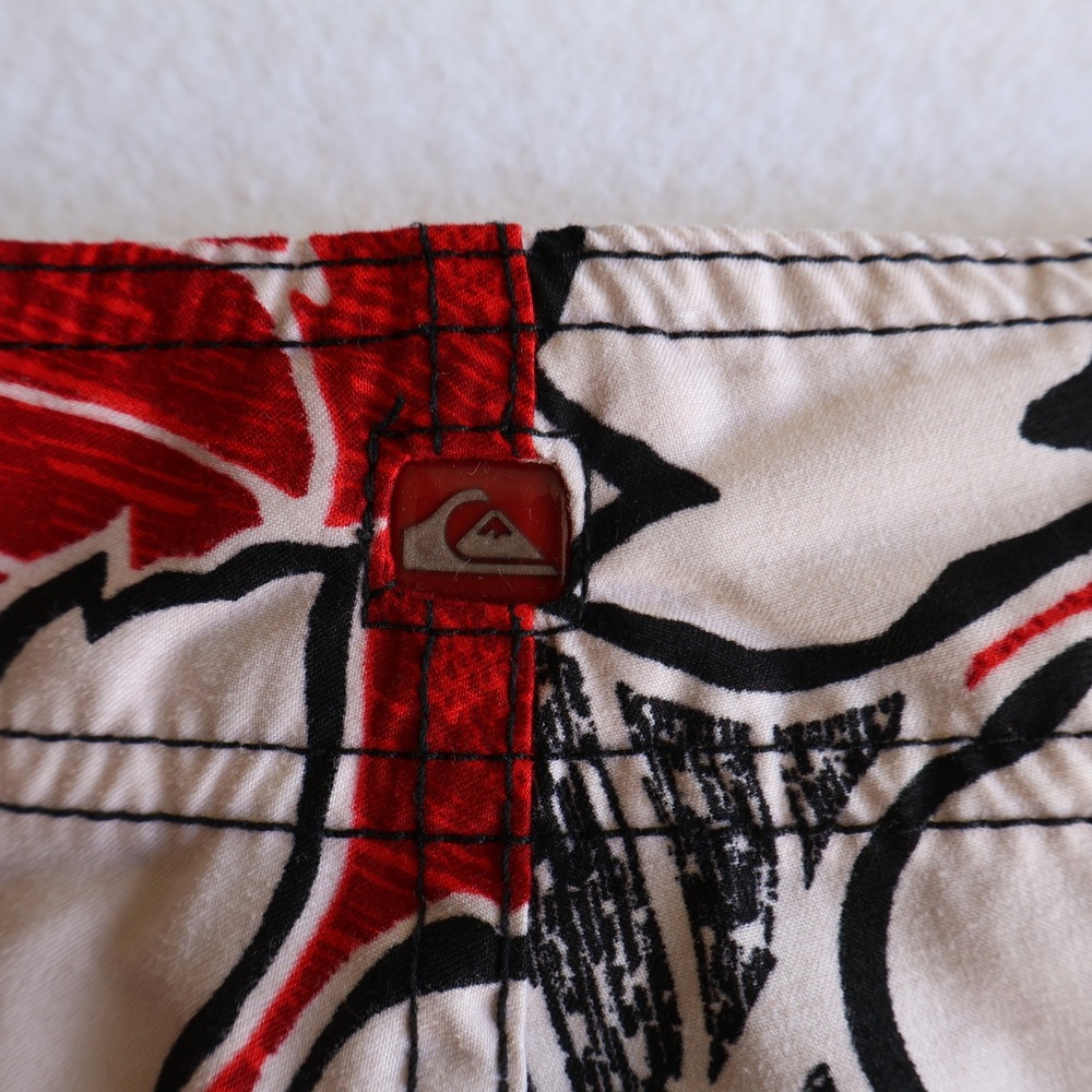 Vintage Quiksilver Mens Red Hibiscus Floral Board Shorts Swim Trunks Size 33 Y2K - Picture 5 of 10